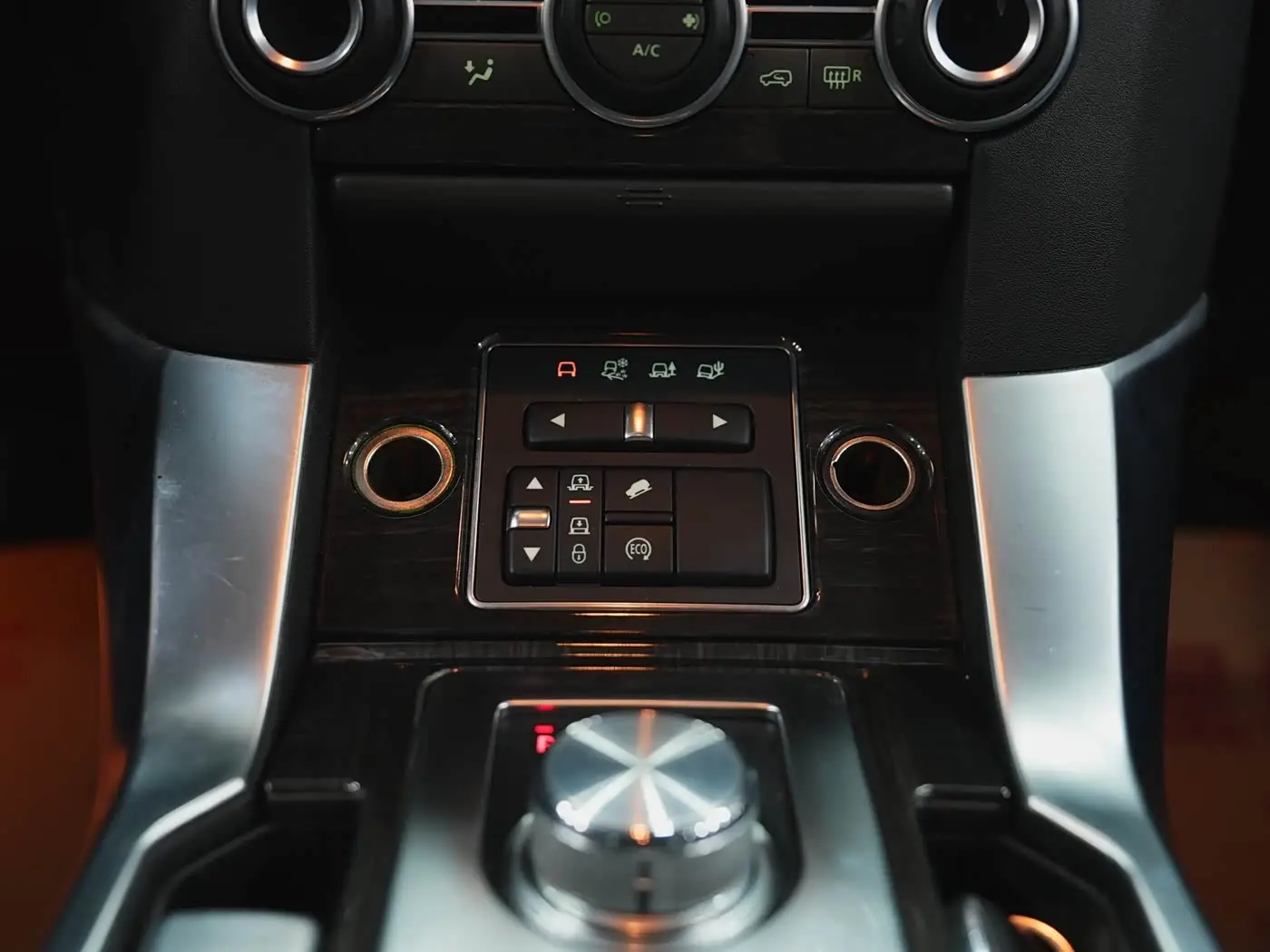Land Rover Discovery 2016 — Photo 15/20