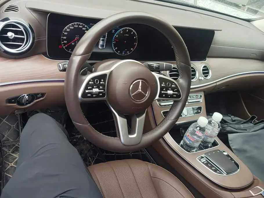 Mercedes-Benz E-Class 2020 — Photo 12/16