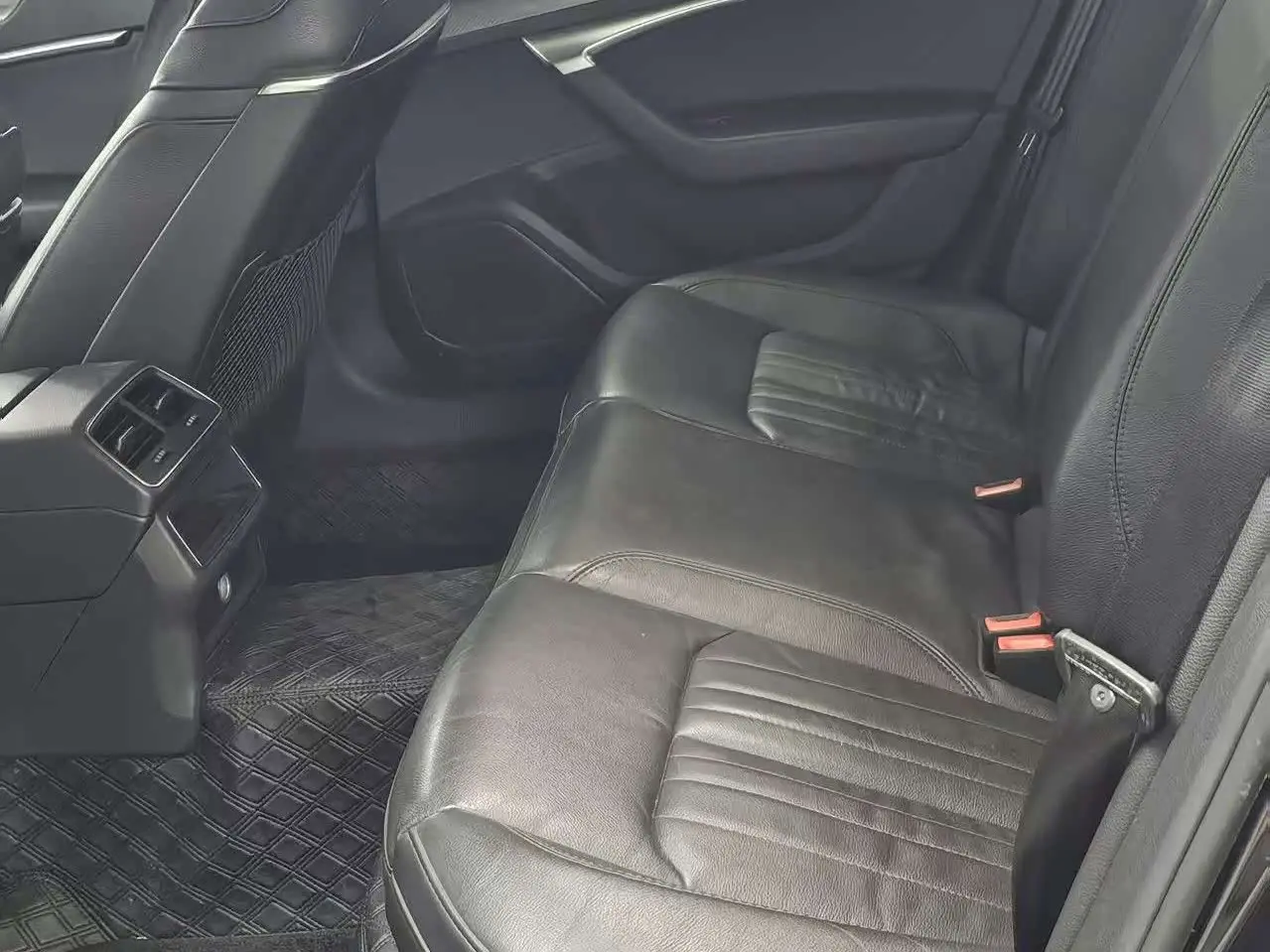 Audi A6L 2022 — Photo 10/17