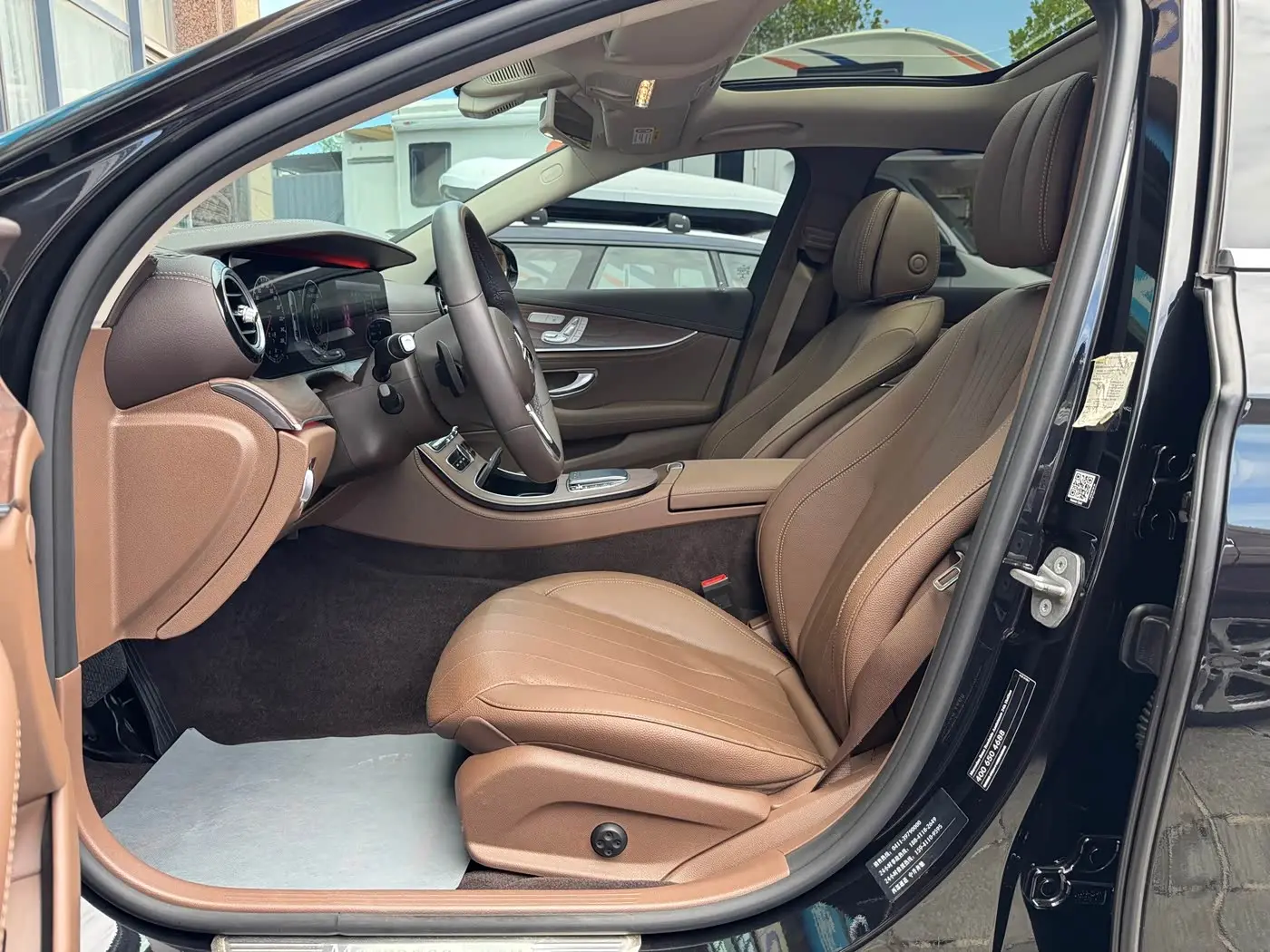 Mercedes-Benz E-Class 2020 — Photo 12/20
