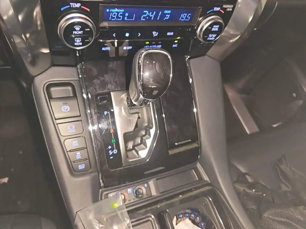 Toyota Vellfire 2022 — Photo 14/20