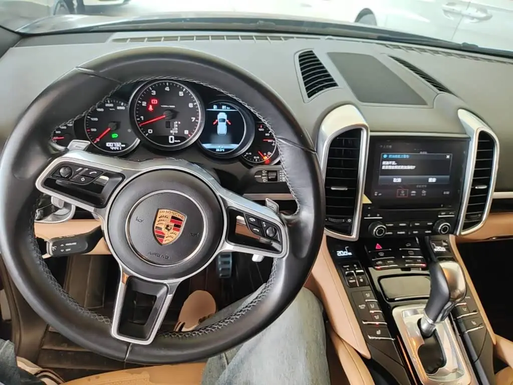 Porsche Cayenne 2018 — Фото 10/20