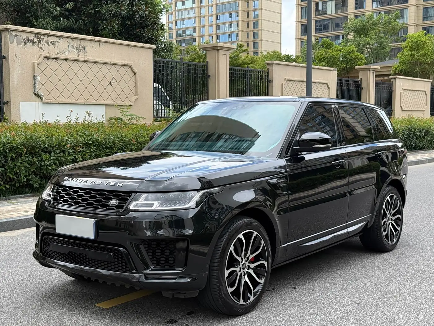 Land Rover Range Rover Sport 2022 — Photo 1/14