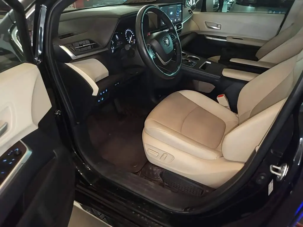 Toyota Sienna 2022 — Photo 16/20
