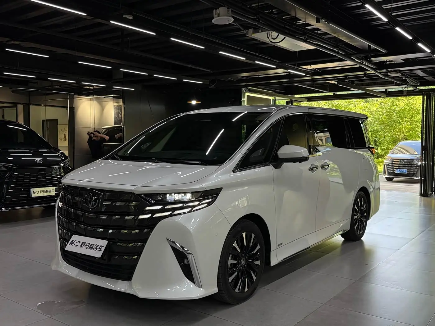 Toyota Alphard 2023 — Şəkil 1/17