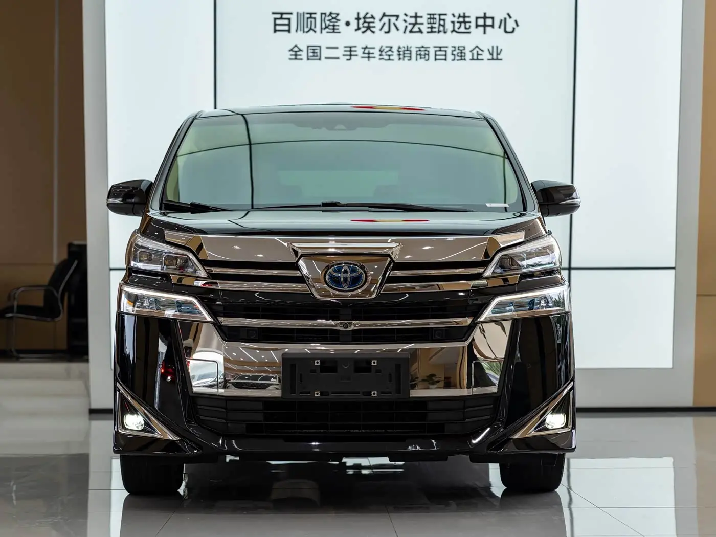 Toyota Vellfire 2021 — Photo 2/13