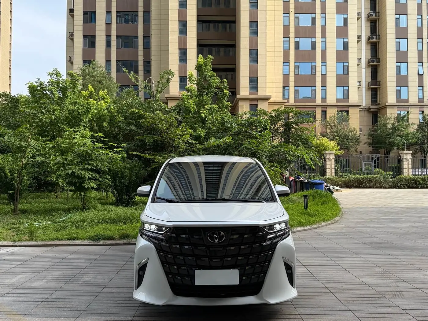 Toyota Alphard 2023 — Şəkil 3/17