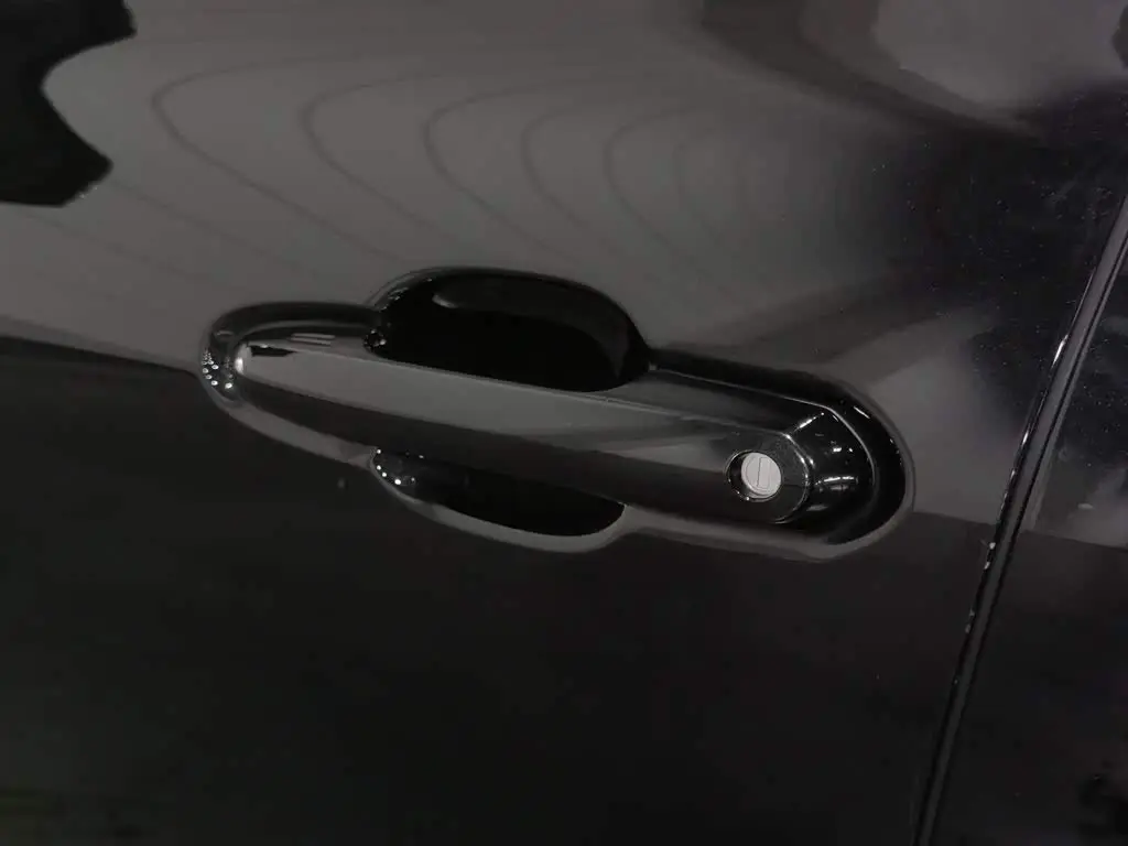 Toyota Highlander 2023 — Şəkil 18/20