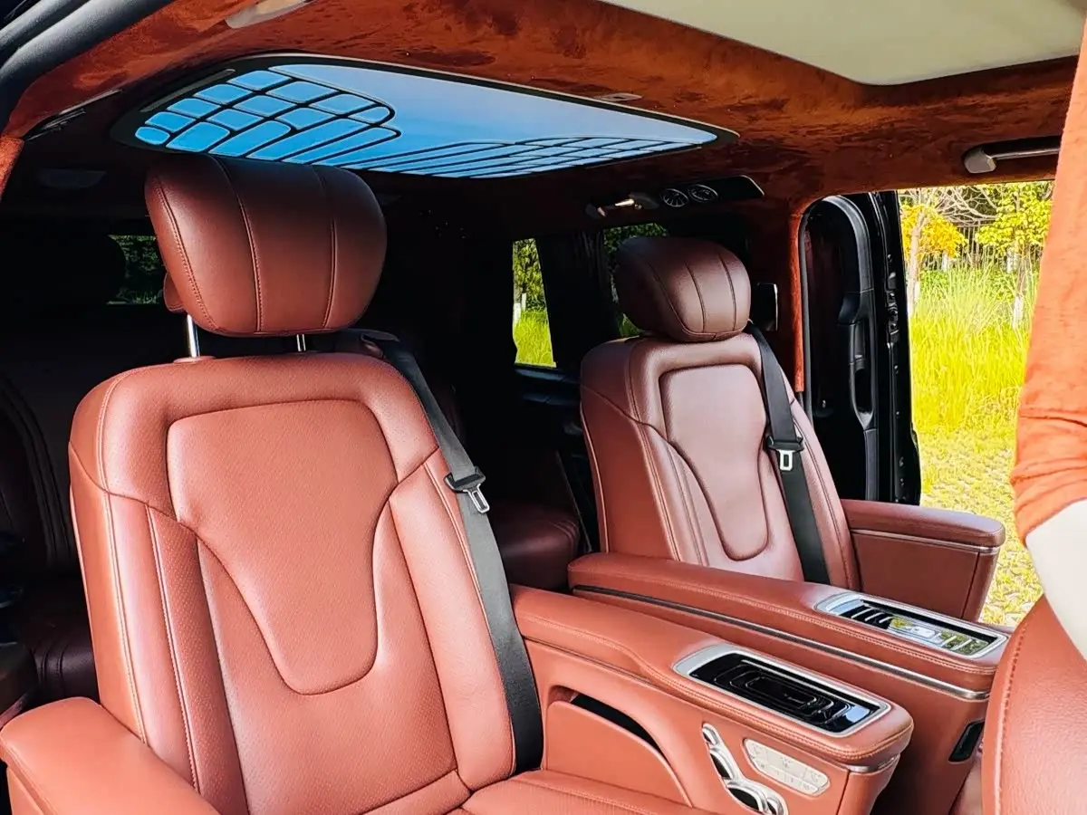 Mercedes-Benz V-Class 2021 — Photo 17/20
