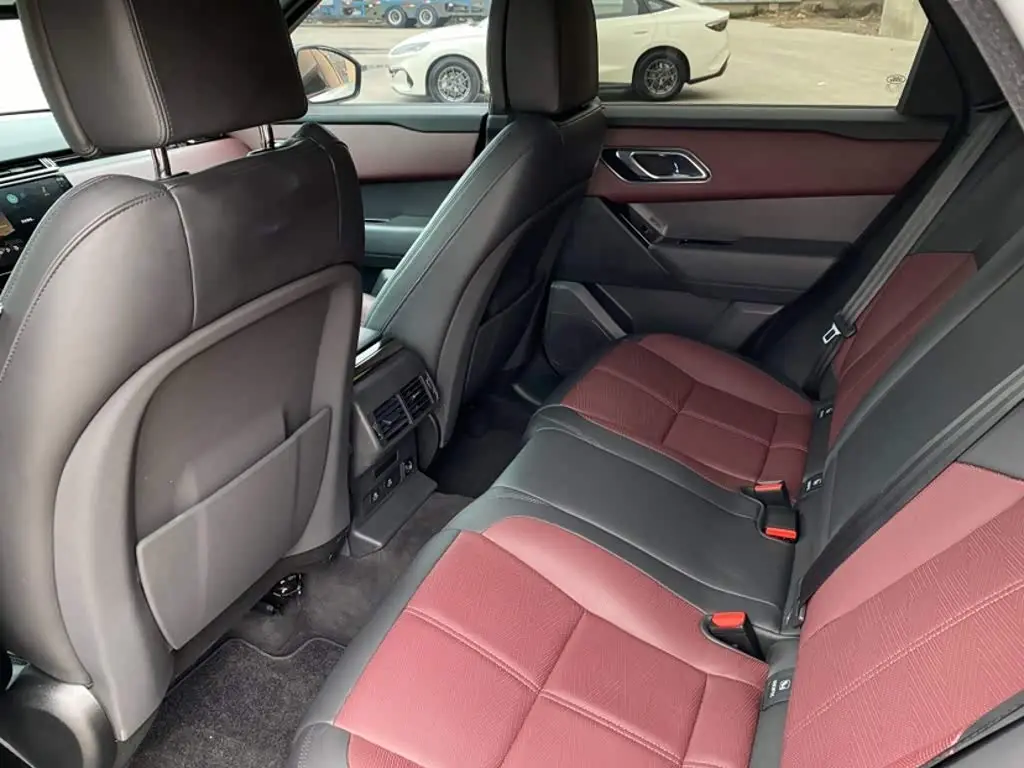 Land Rover Range Rover Velar 2024 — Photo 13/15