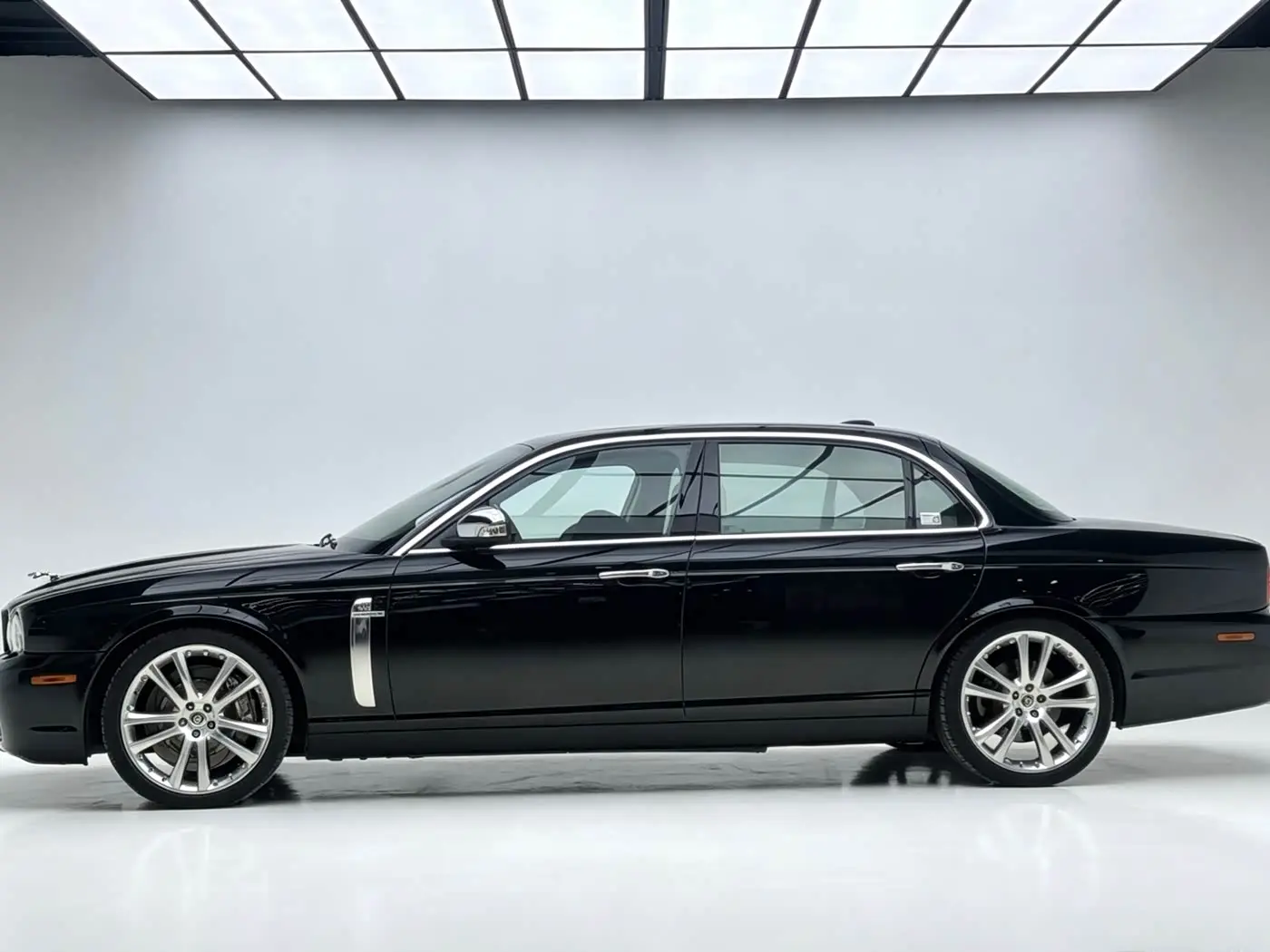 Jaguar XJ 2009 — Şəkil 3/12