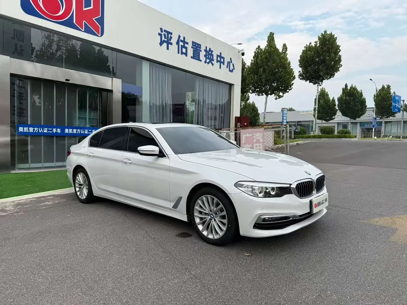 BMW 5 Series 2019 — Photo 2/9