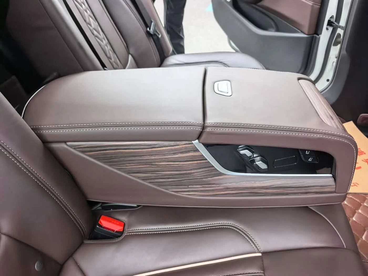 BMW 5 Series 2019 — Photo 9/9