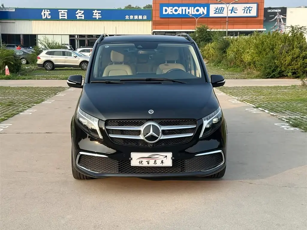 Mercedes-Benz V-Class 2023 — Photo 2/20