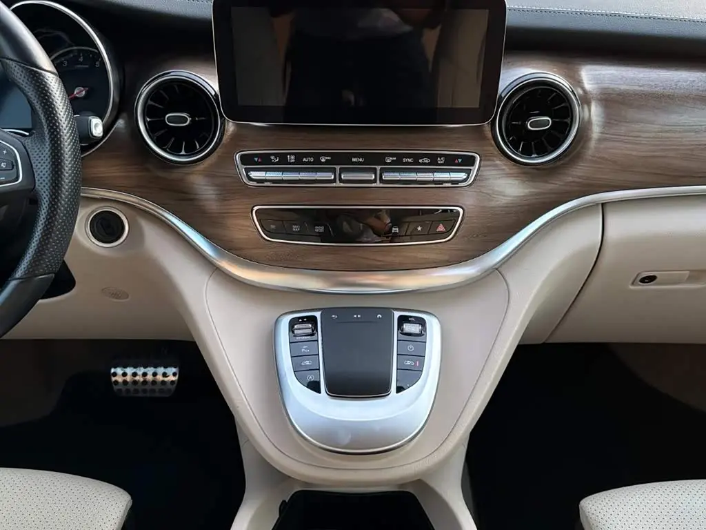 Mercedes-Benz V-Class 2023 — Photo 20/20