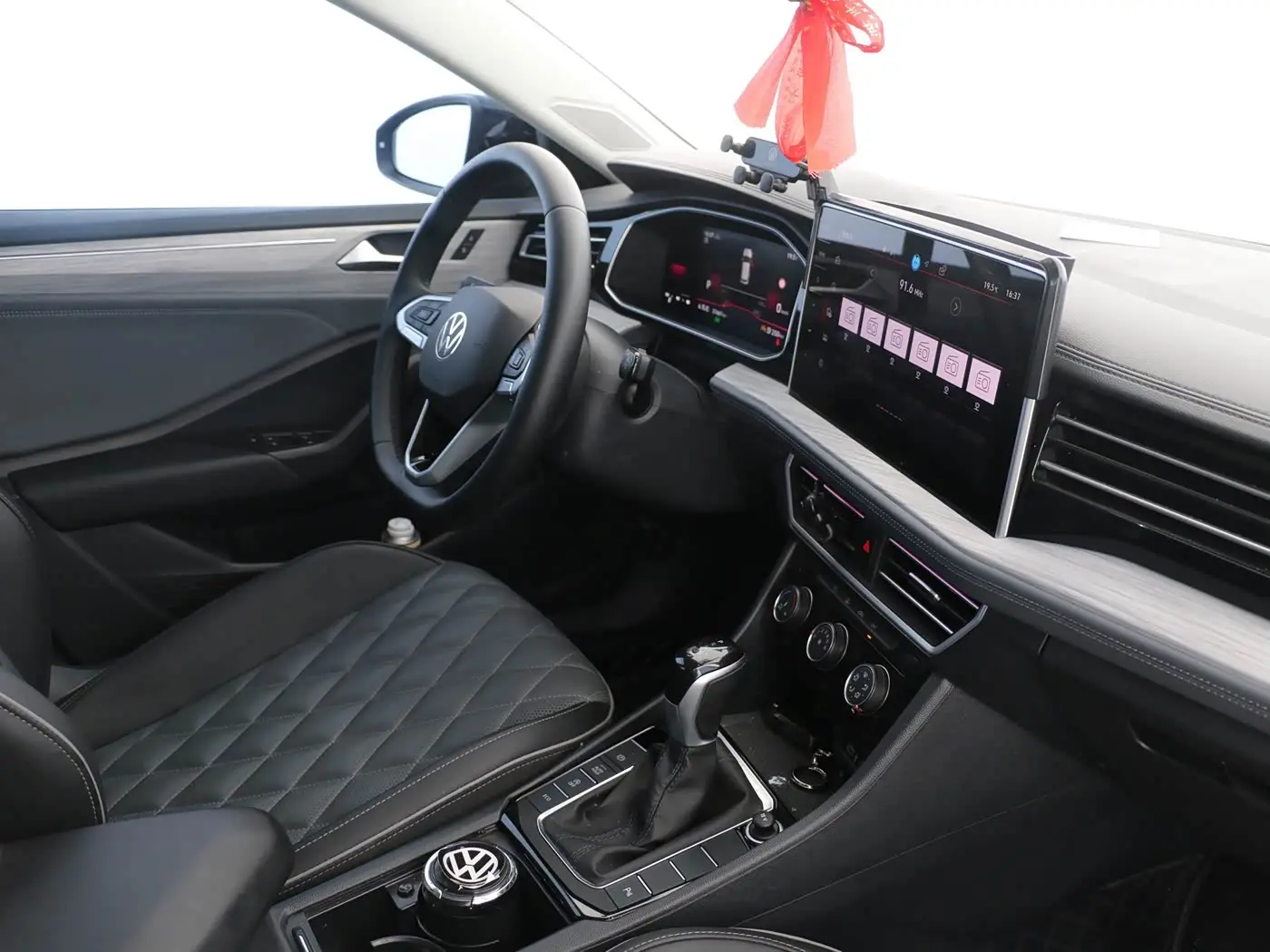 Volkswagen Sagitar 2024 — Photo 14/16