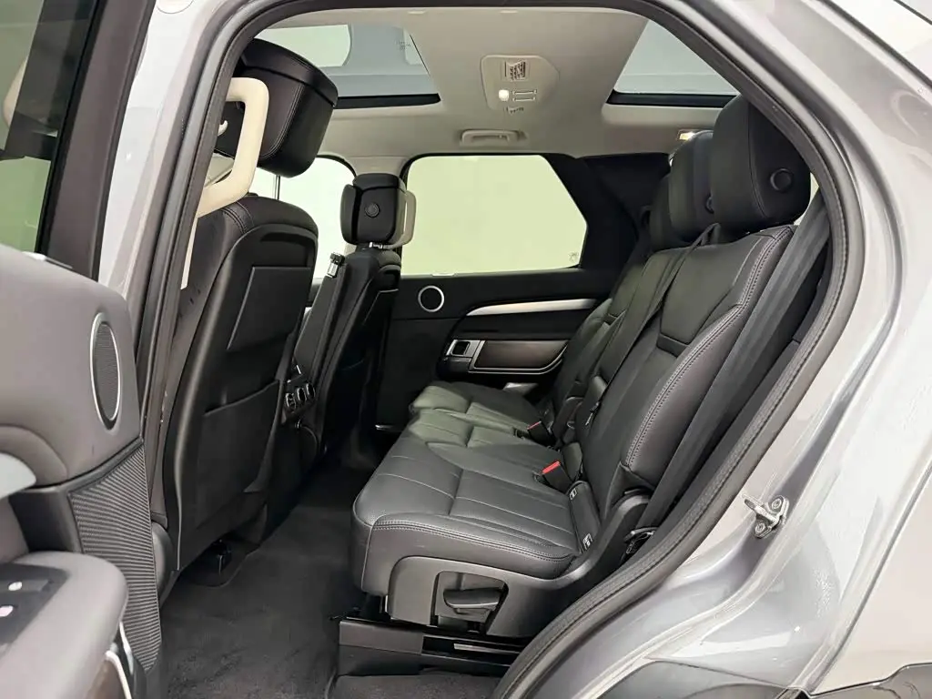 Land Rover Discovery 2020 — Photo 16/20