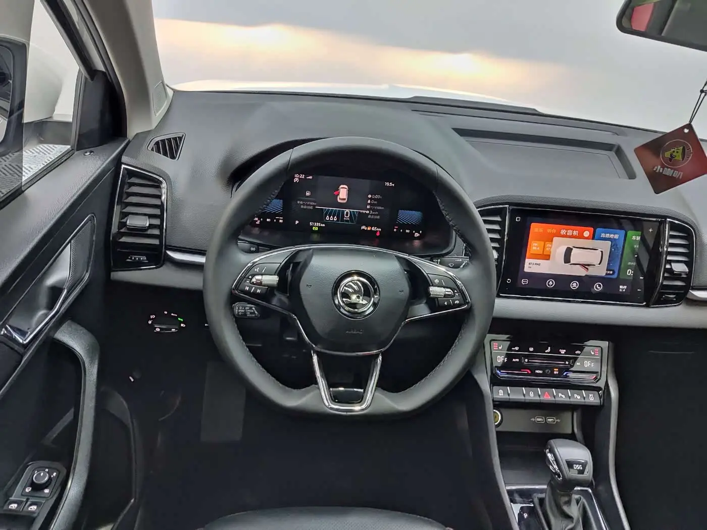 Škoda Karoq 2023 — Photo 13/18