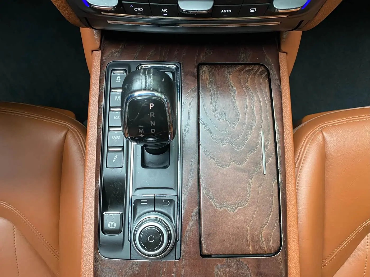 Maserati Quattroporte 2018 — Фото 18/20