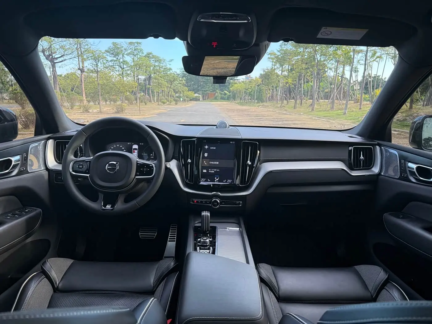 Volvo XC60 Plug-in Hybrid 2020 — Фото 18/20