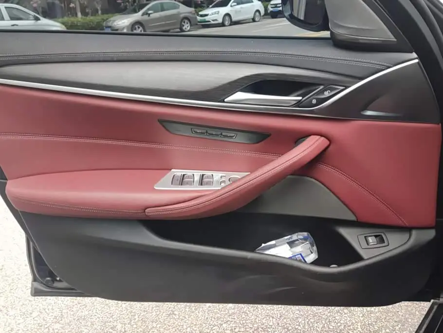 BMW 5 Series 2021 — Photo 7/16