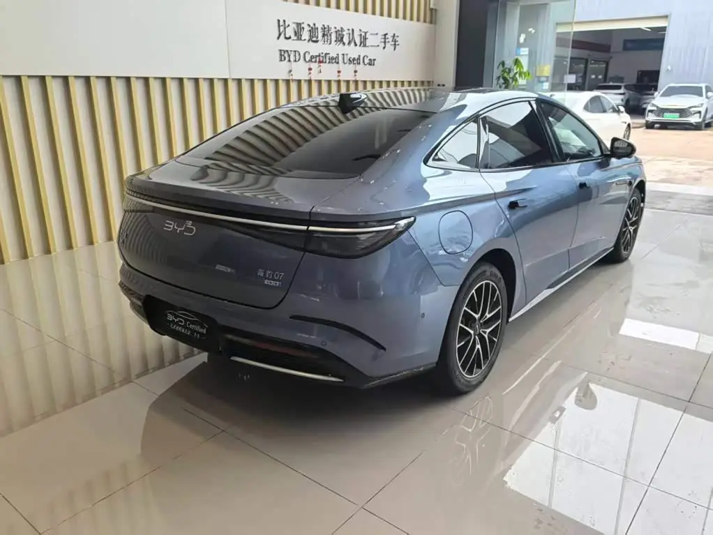 BYD Seal 07 DM-i 2025 — Photo 8/15