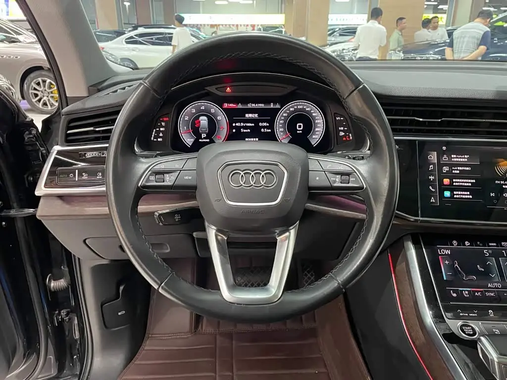 Audi Q7 2021 — Photo 3/15