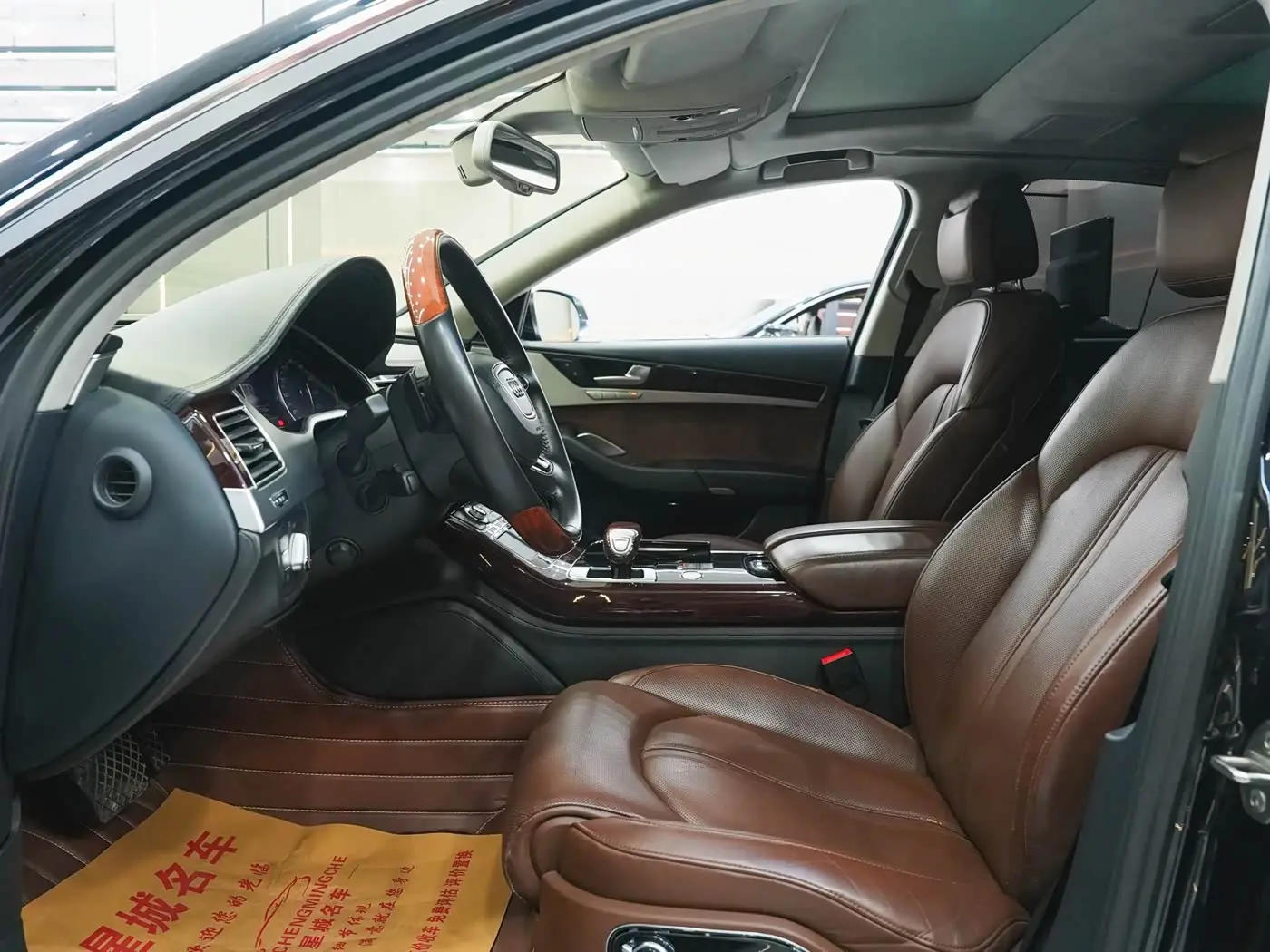 Audi A8 2012 — Şəkil 16/20