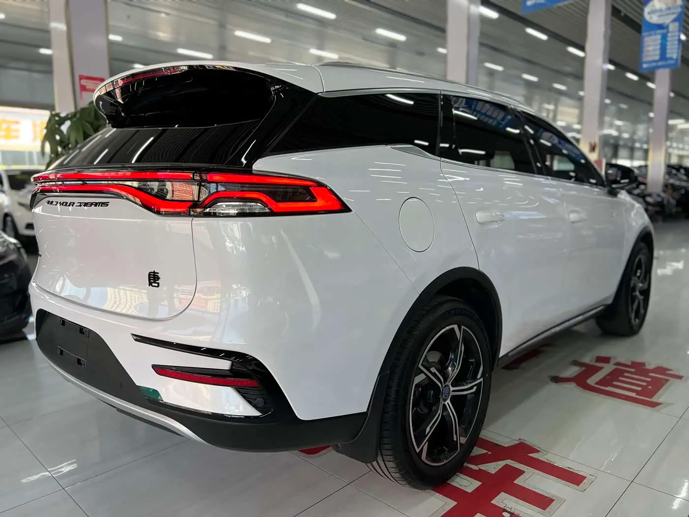 BYD Tang 2022 — Фото 9/20