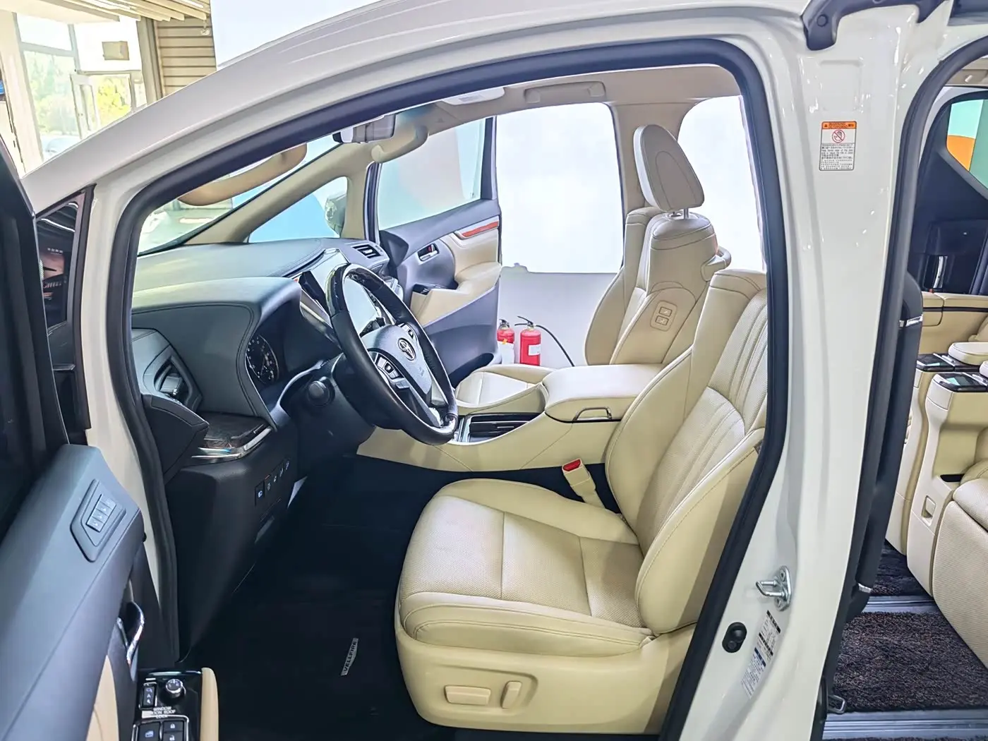 Toyota Vellfire 2021 — Photo 17/20