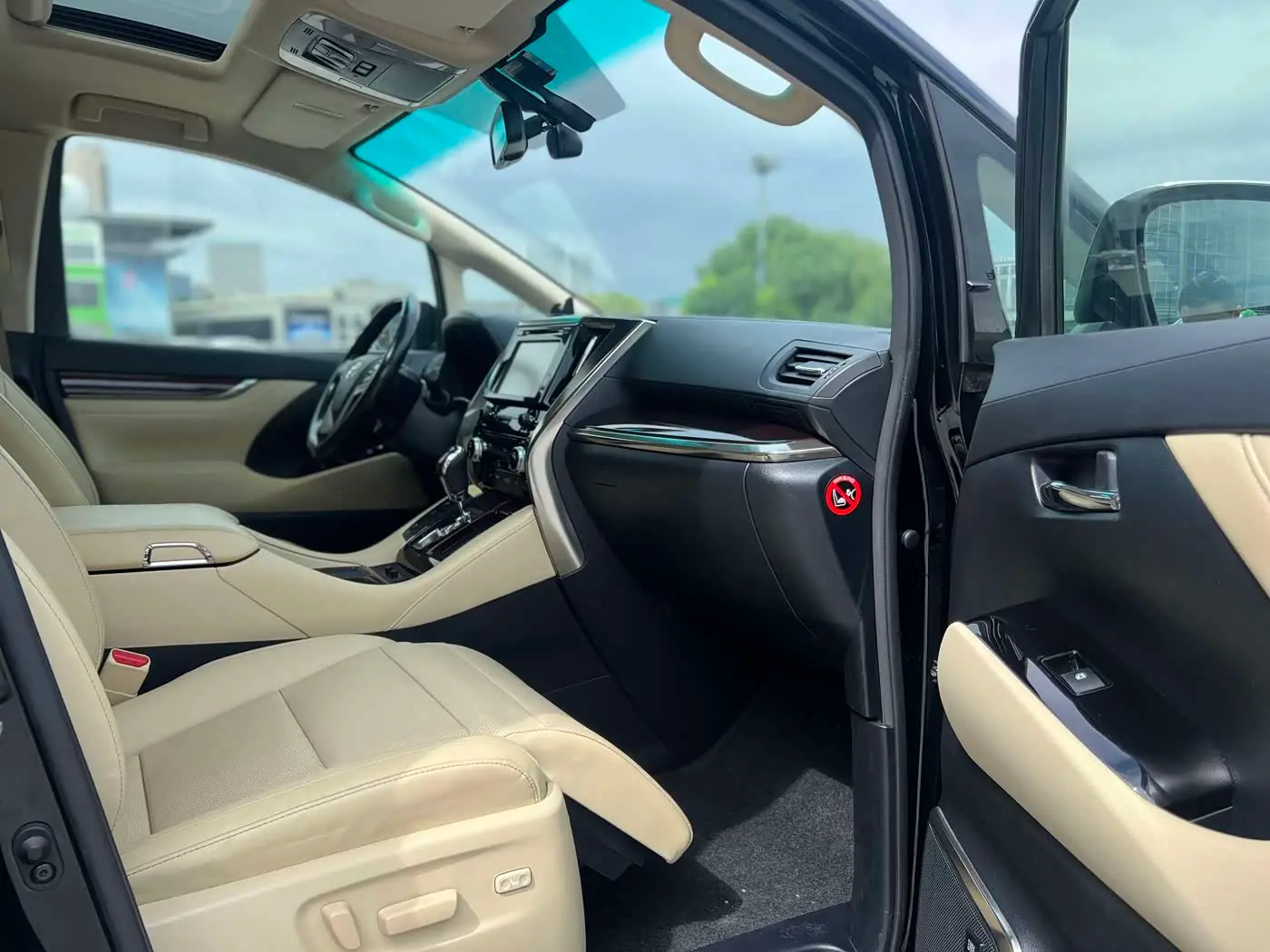 Toyota Alphard 2018 — Şəkil 10/14