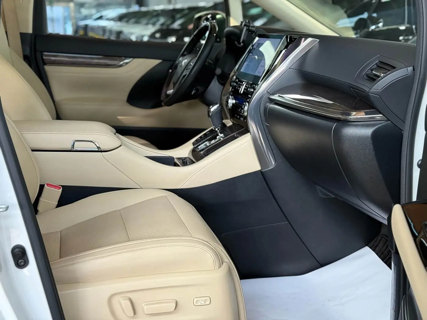 Toyota Alphard 2021 — Photo 20/20