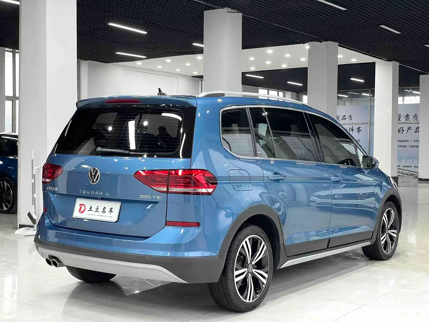 Volkswagen Touran 2022 — Фото 4/20