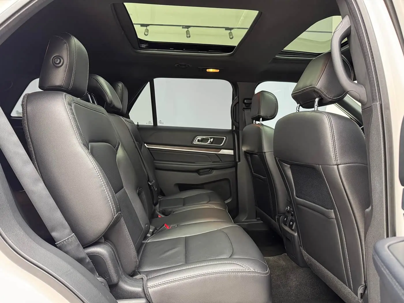 Ford Explorer 2018 — Şəkil 15/18