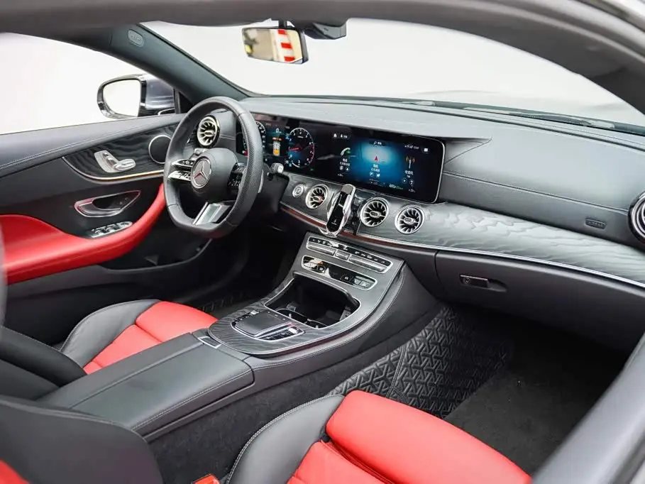 Mercedes-Benz E-Class 2023 — Photo 11/14