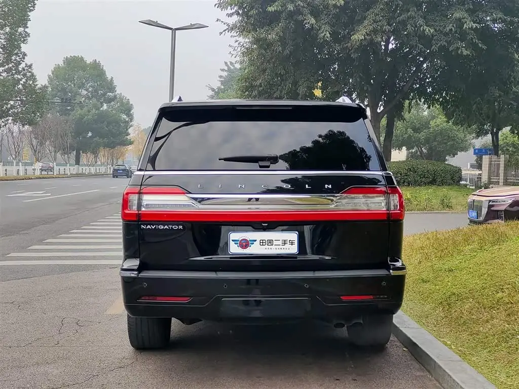 Lincoln Navigator 2022 — Şəkil 5/11