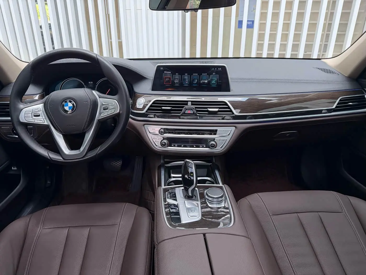 BMW 7 Series 2017 — Фото 10/17