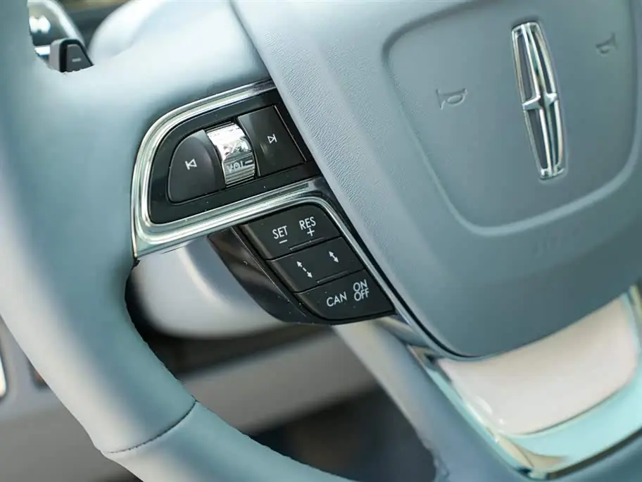 Lincoln Navigator 2019 — Photo 17/20
