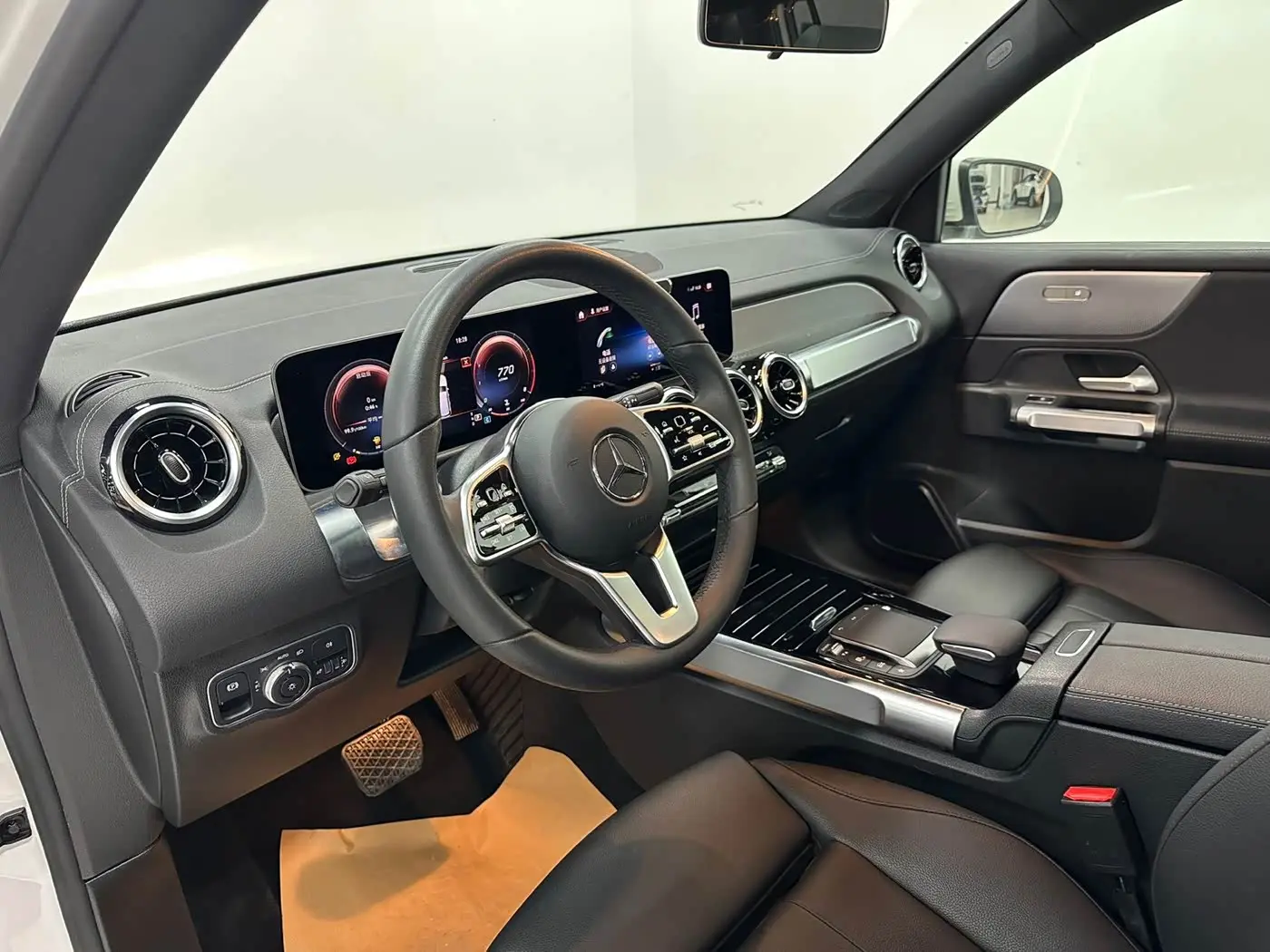 Mercedes-Benz GLB 2021 — Фото 8/20