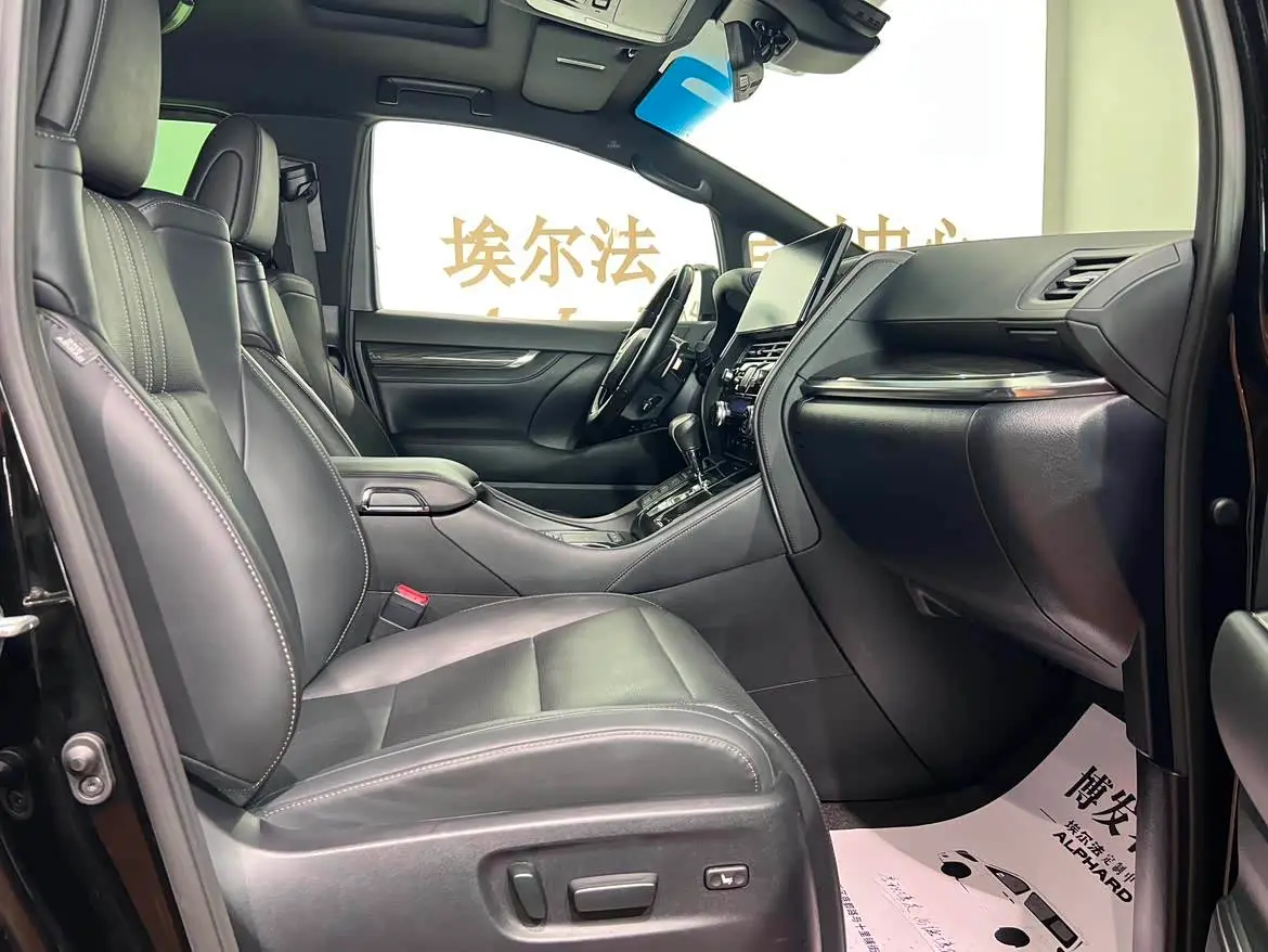 Lexus LM 2023 — Photo 9/20