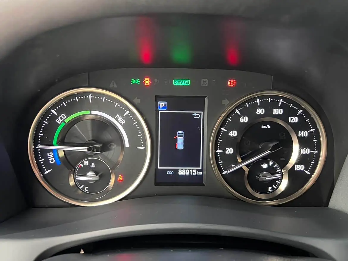 Lexus LM 2023 — Photo 19/20