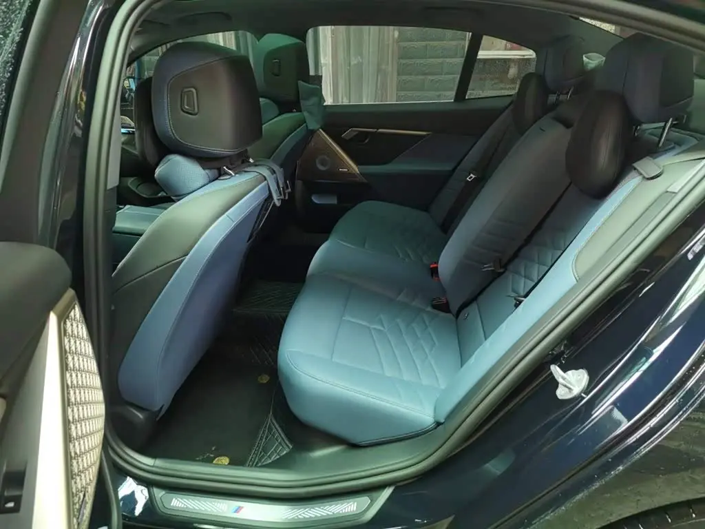 BMW 5 Series 2024 — Photo 13/20