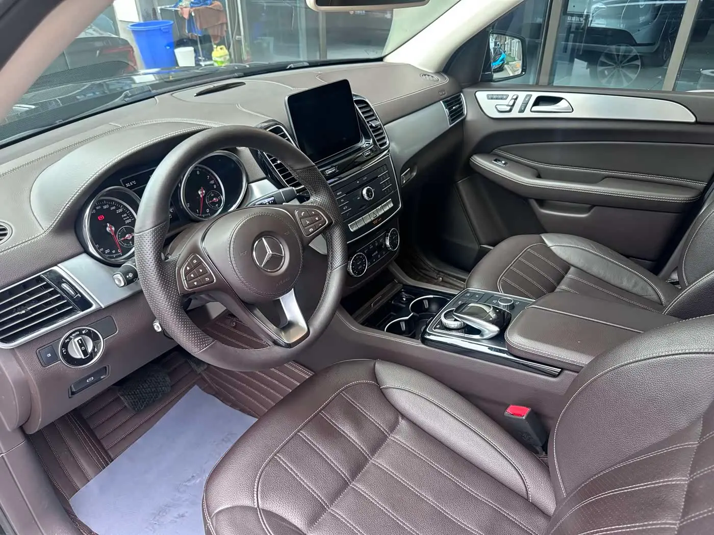 Mercedes-Benz GLS 2018 — Фото 14/16