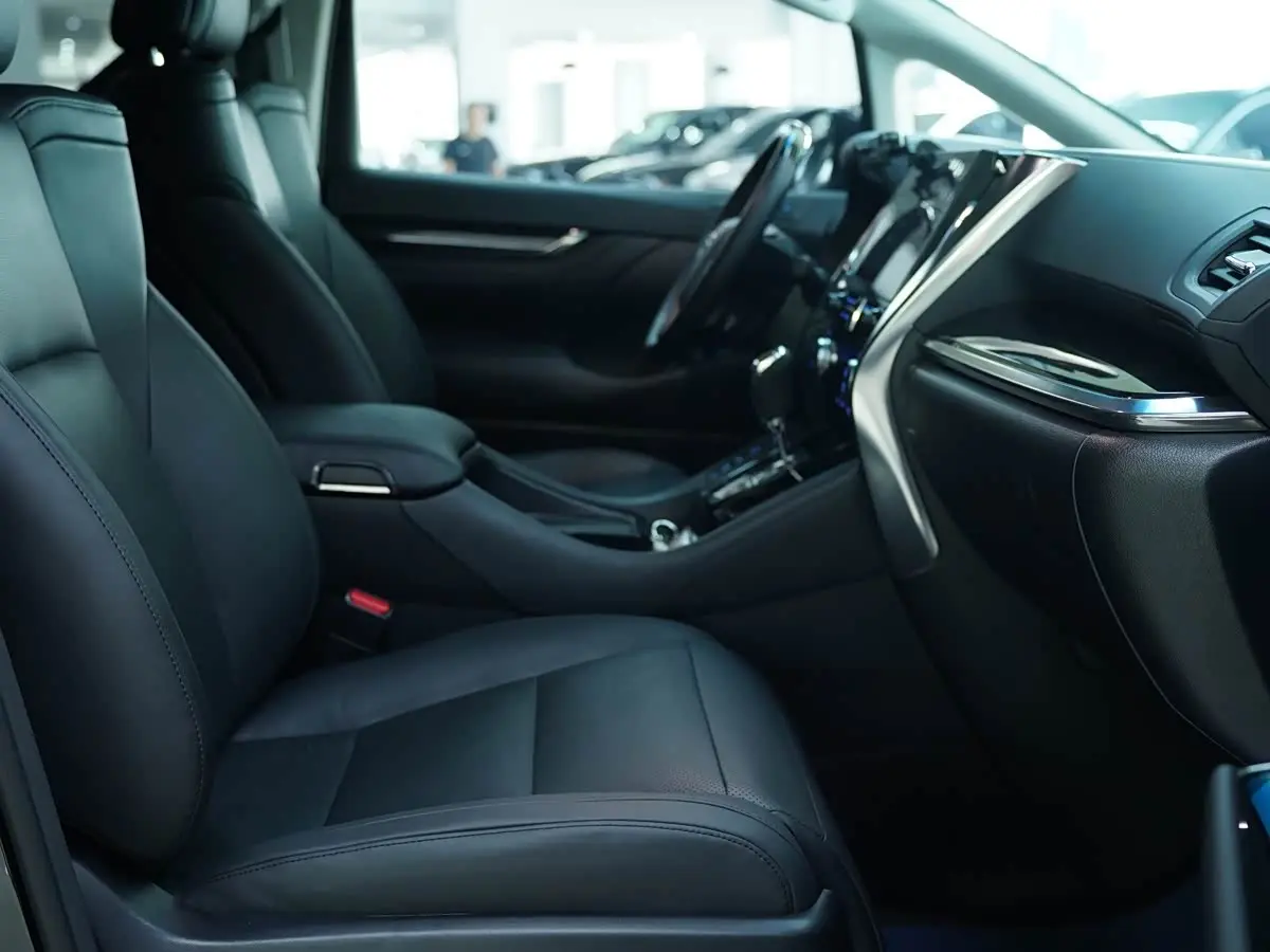 Toyota Vellfire 2022 — Photo 9/17