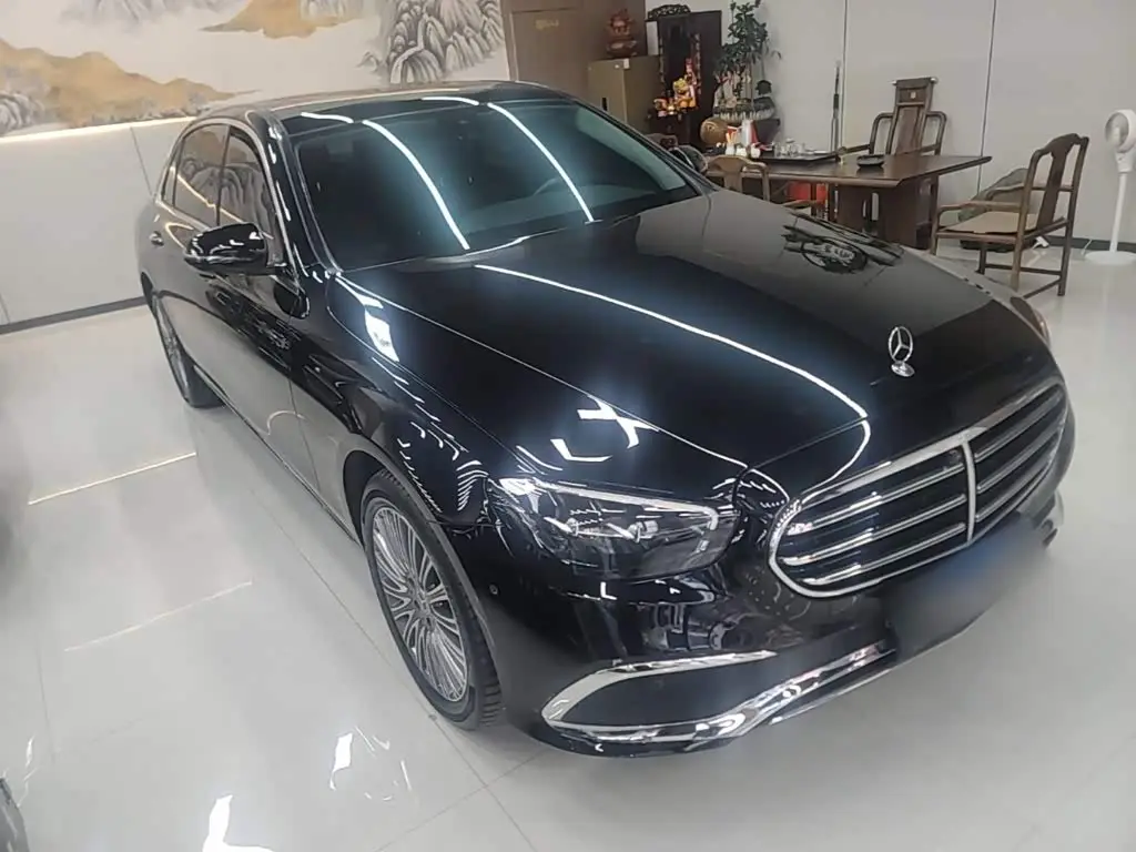 Mercedes-Benz E-Class 2023 — Photo 4/20