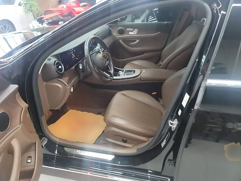 Mercedes-Benz E-Class 2023 — Photo 15/20