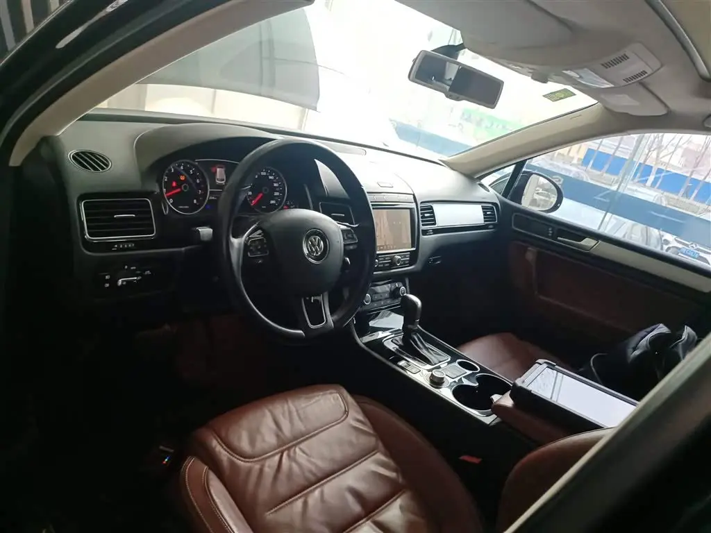 Volkswagen Touareg 2017 — ფოტო 10/20