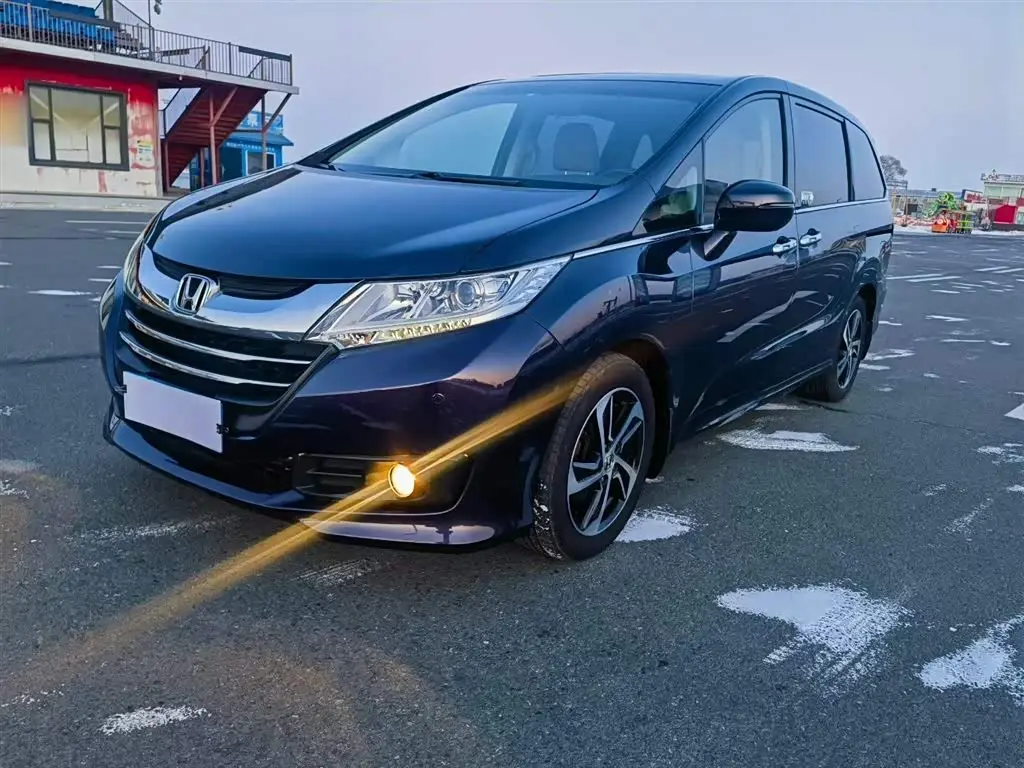 Honda Odyssey 2015 — Photo 1/11