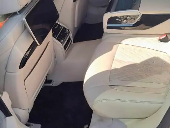 BMW 7 Series 2021 — Photo 8/12