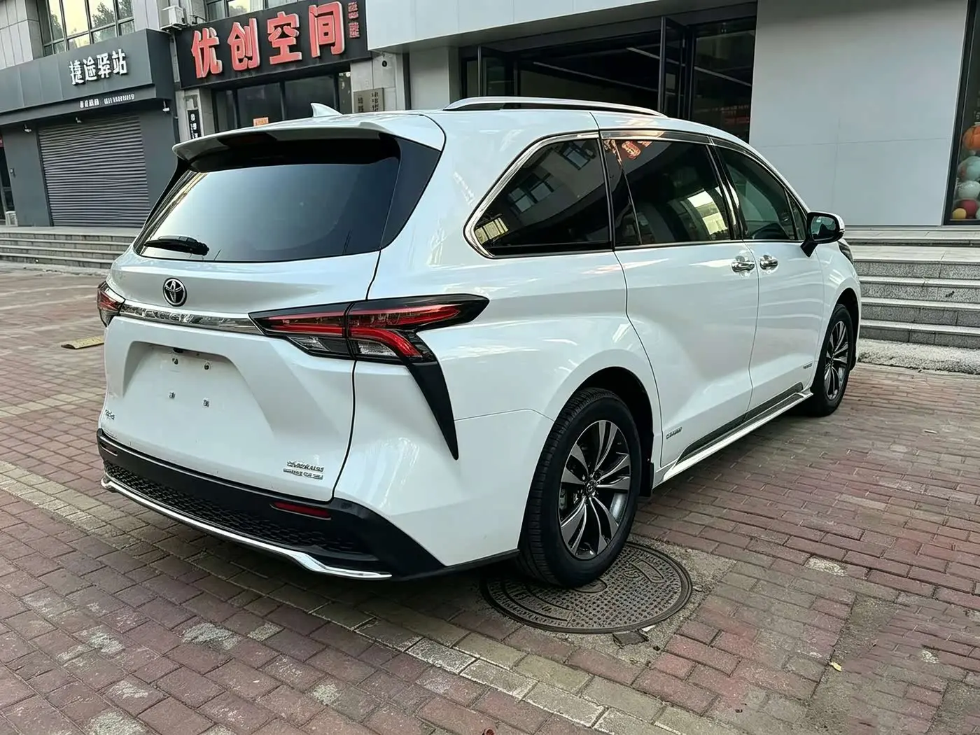 Toyota Granvia 2024 — Photo 4/9